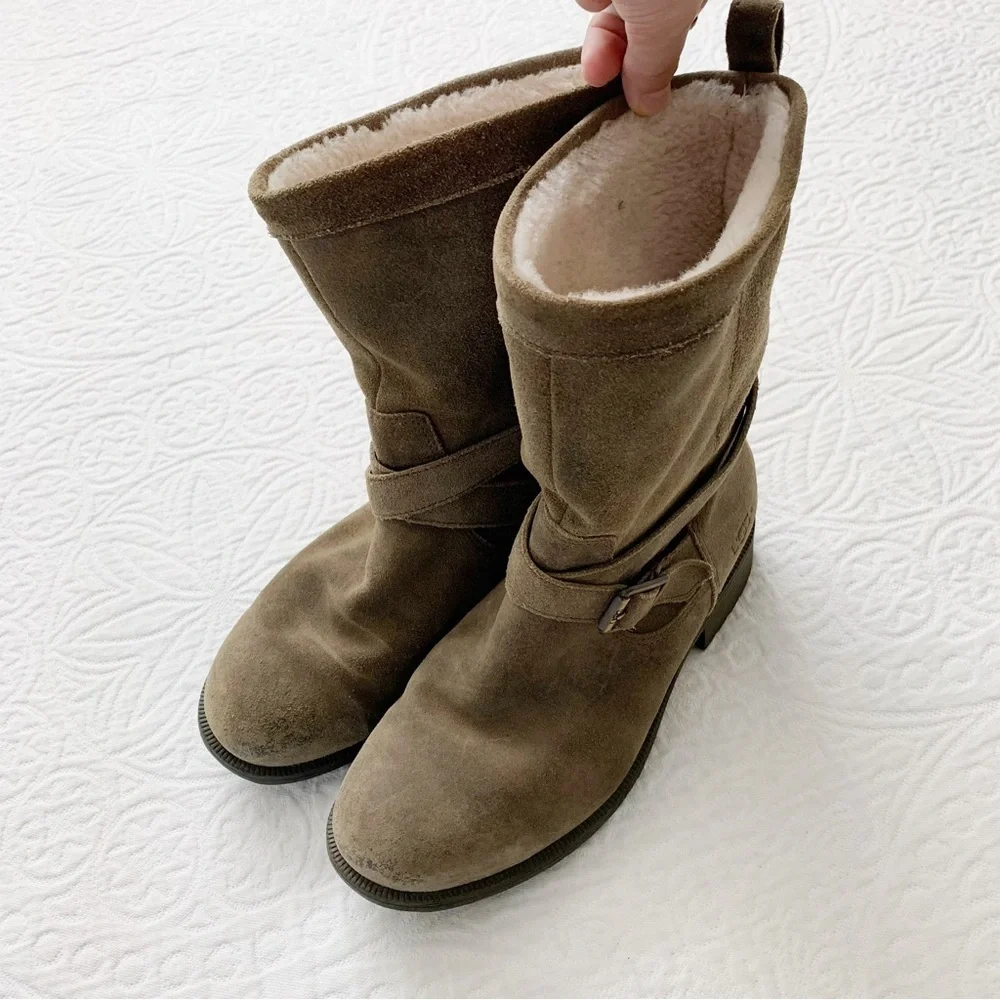 UGG‎ Women’s Glendale Dove Boots (Sz 7.5)